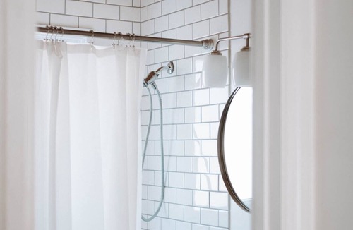 Winnipeg House | La Cabane Guesthouse- Cozy urban cabin feel in the French Quarter