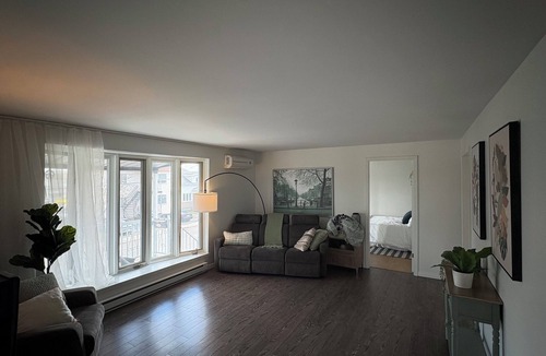 Laprairie Apartment | La Cache d'Elizabeth