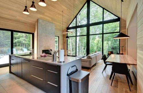 Saint-Faustin-Lac-Carre House | La Cardinal Rouge · Lac Superior Chalet w/Spa, Sauna & Games Room