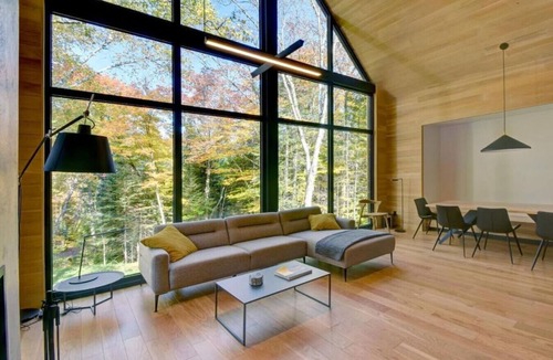 Saint-Faustin-Lac-Carre House | La Cardinal Rouge · Lac Superior Chalet w/Spa, Sauna & Games Room