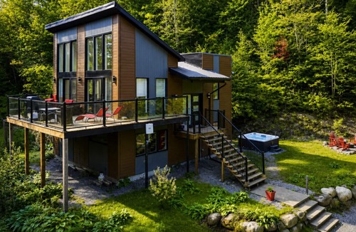 Chertsey Cabin | La Clairière Enchantée, Spa et Bord de L`Eau