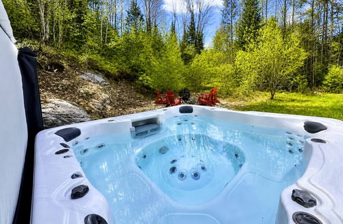 Chertsey Cabin | La Clairière Enchantée, Spa et Bord de L`Eau