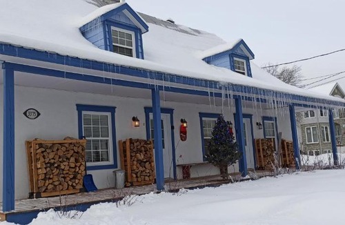 Saint Ferreol les Neiges Ski Chalet | La Maison Bleue