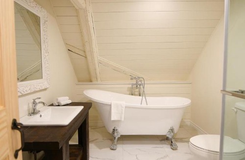 Saint Ferreol les Neiges Ski Chalet | La Maison Bleue