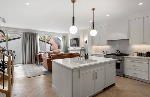 Kensington Apartment | La Maison | Pvt Hot Tub | Kensington | 2500 sqft