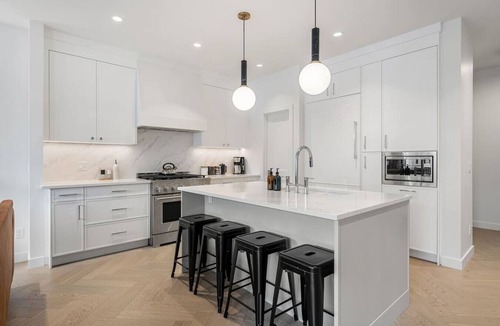 Kensington Apartment | La Maison | Pvt Hot Tub | Kensington | 2500 sqft