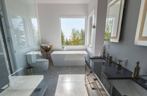 La Malbaie House | La Perséide with viewpoint overlooking the river and mountains