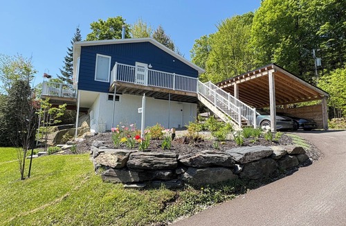 Eastman Ski Chalet | La Petite Marine, un Refuge Paisible Avec vue sur le lac Dargent a Eastman Qc
