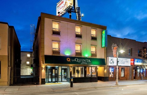 Oshawa Hotel | La Quinta by Wyndham Oshawa