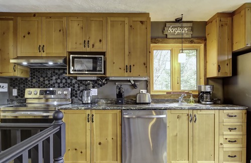 Amherst Ski Chalet | Lac Brochet ☼ Ski Mont-Tremblant ♥ Spa 4 Seasons ♫