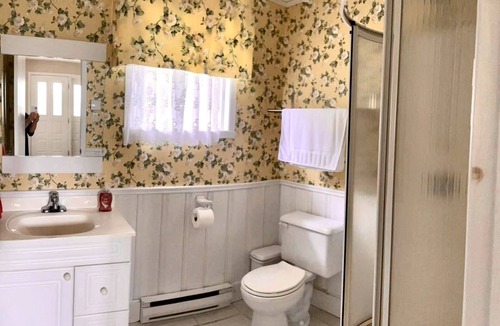 Lac-Brome House | Lac Brome 3 Bedrooms With Balcony Suite B