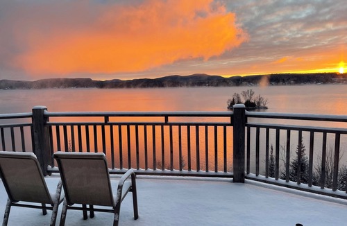 Lac-des-Plages Ski Chalet | LaCabanaDan - Waterfront, Spa, View, Pool table, 6 patios (31 NIGHTS & +)