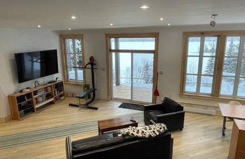 Lac-des-Plages Ski Chalet | LaCabanaDan - Waterfront, Spa, View, Pool table, 6 patios (31 NIGHTS & +)