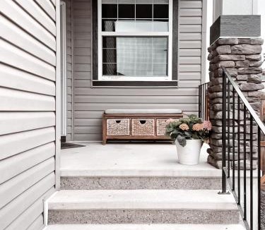 Auburn Bay House | Lake Community Retreat - Family Parks Quiet Comfy