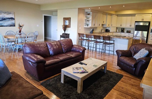Twin Bay Apartment | Lake Escape