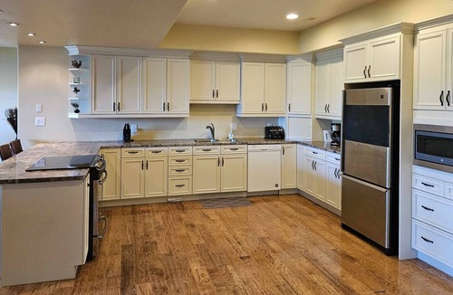 Twin Bay Apartment | Lake Escape