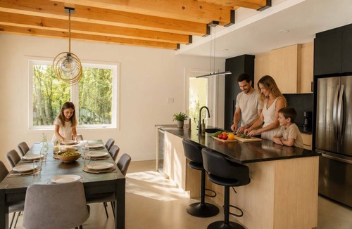 Chertsey Ski Chalet | Lake, Spa and Pool Table | Le Gaia