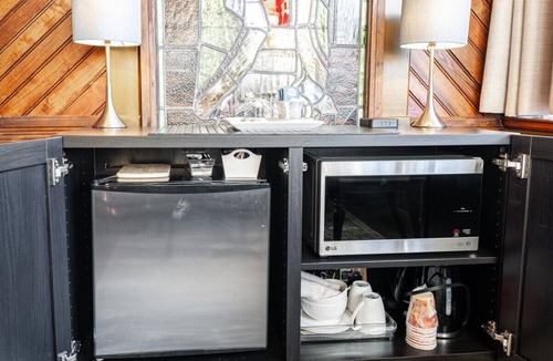 Stratford Apartment | Lake Suite at Henry House Stays