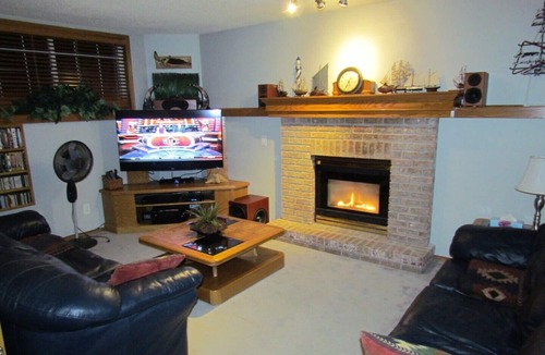 Southeast Calgary House | Lake Sundance - Private Walk Out Suite