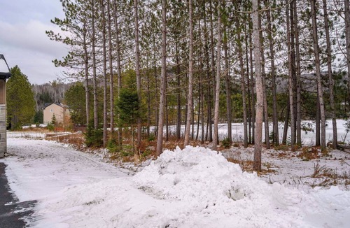 Mont-Tremblant House | Lake Thibault Edge House Long term rental Mont Tremblant Ski Skate Golf