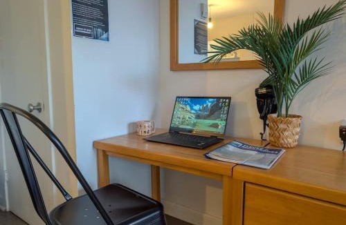 Ste Anne de Beaupre Apartment | Lake view studio for 4 people with Free parking & WiFi