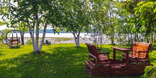 Ste Anne de Beaupre Apartment | Lake view studio for 4 people with Free parking & WiFi