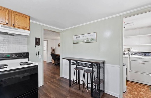 Waterloo Apartment | Lake View in Waterloo