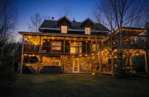 Chertsey Ski Chalet | Lake Views, Hot Tub, Fireplace and Pool Table