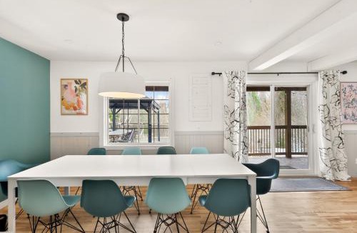 Chertsey Ski Chalet | Lake Views, Hot Tub, Fireplace and Pool Table