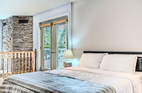 Muskoka Lakes Villa | Lakefront 4-bdrm house for rent in the heart of Muskoka