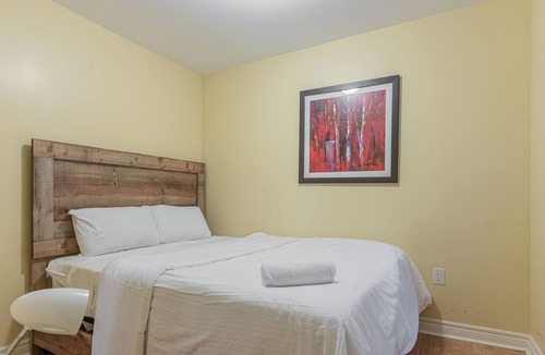Alcona Cottage | Lakefront 4BDR Cottage in Innisfil with Firepit, BBQ and 500Mbps WiFi