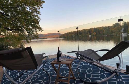 Saint-Raymond Ski Chalet | Lakefront Chalet Hot Tub & Fire Pit Sleeps 6