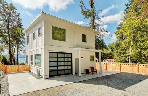 Shawnigan Lake House | Lakefront Cottage on Shawnigan Lake