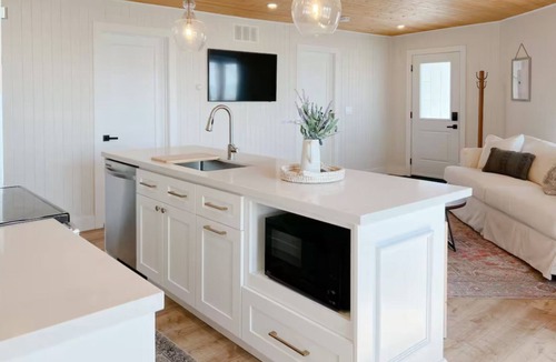 Turkey Point Cottage | Lakefront Cottage + Suite | 4 Bedrooms | 2 Connected Cottages Family Retrea
