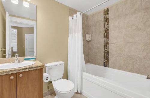 Westbank Apartment | Lakefront Getaway at The Cove