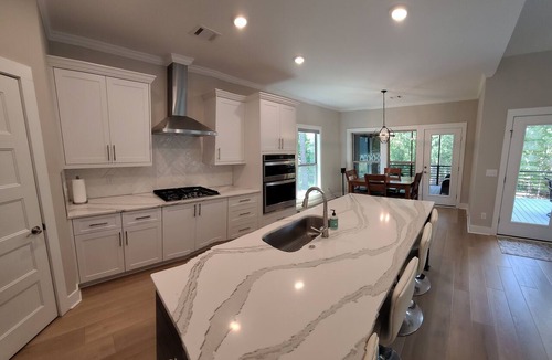 McCormick House | Lakefront Golf Course Vacation with Heated Pool