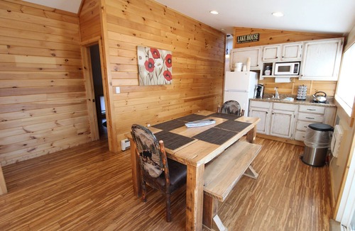 McHenry Hotel | LakeFront Lodge