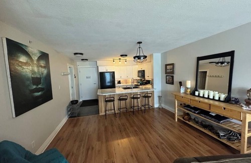 Kaslo Condo | LAKEFRONT LUXURY CONDO.