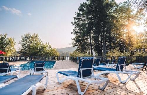 Lac Superieur Village House | Lakefront, Mountain View - 3 Bedrooms Resort Suite