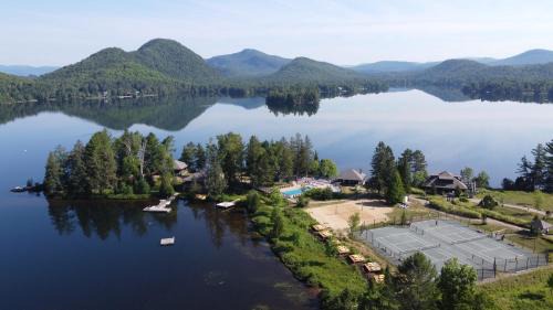Lac Superieur Village House | Lakefront Mountain View - Resort Loft