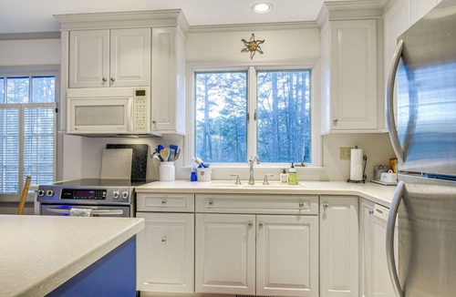 Northwest Raleigh House | Lakefront Raleigh Home w/Deck: 12 Mi to Downtown!