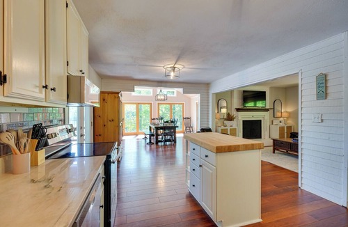 Bracey Cottage | Lakefront Vacation Rental w/Views & Hot Tub!