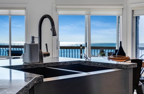 Leamington House | Lakefront w/Hot Tub + Private Beach | Near Point Pelee