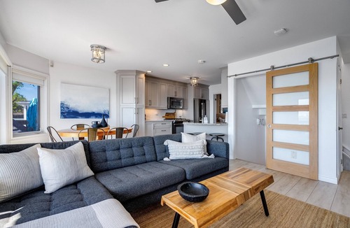Leamington House | Lakefront w/Hot Tub + Private Beach | Near Point Pelee