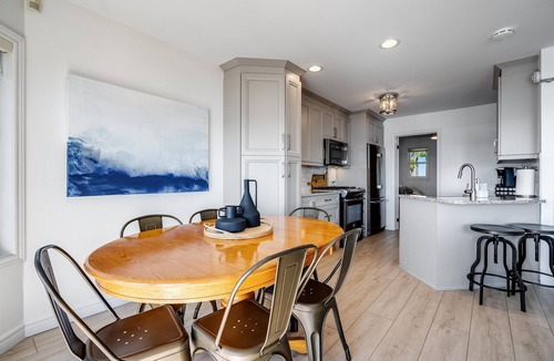 Leamington House | Lakefront w/Hot Tub + Private Beach | Near Point Pelee