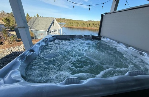 Whitbourne House | Lakehouse on Sunset Waterfront Retreat