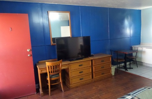 Whitby Hotel | Lakeridge Motel