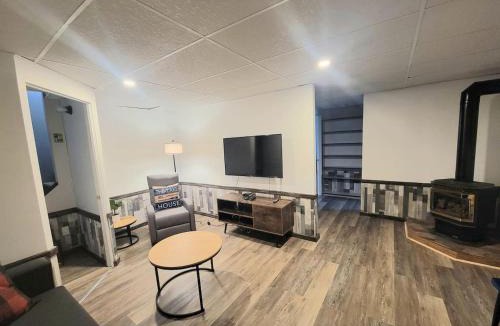 Hebertville House | Lakeside 3BR - Kayak, Spa, FP, Billiards, AC