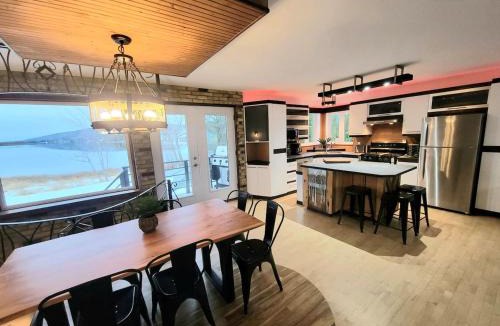 Hebertville House | Lakeside 3BR - Kayak, Spa, FP, Billiards, AC