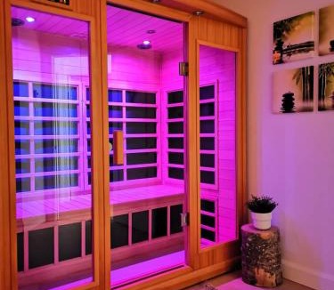 Saint-Brigitte-de-Laval House | Lakeside Gateway 4 Spa Sauna Firepit
